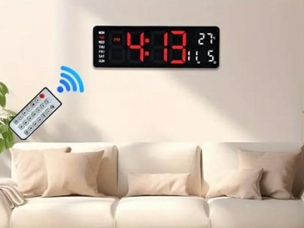 Wand-Digitaluhr mit Doppelwecker, Fernbedienung & Temperaturanzeige